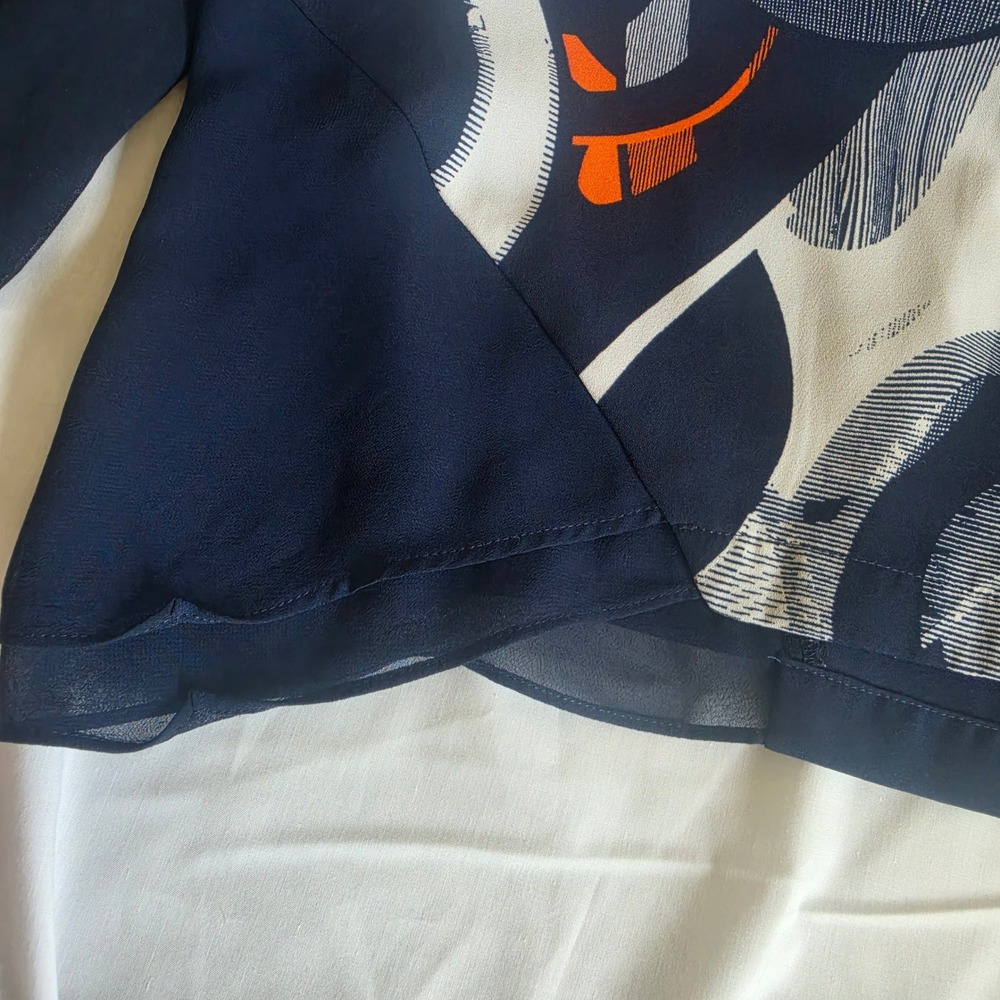Chicos Navy Abstract Print Asymmetric Zip Blouse Sheer Sleeve size 2 - Picture 7 of 16